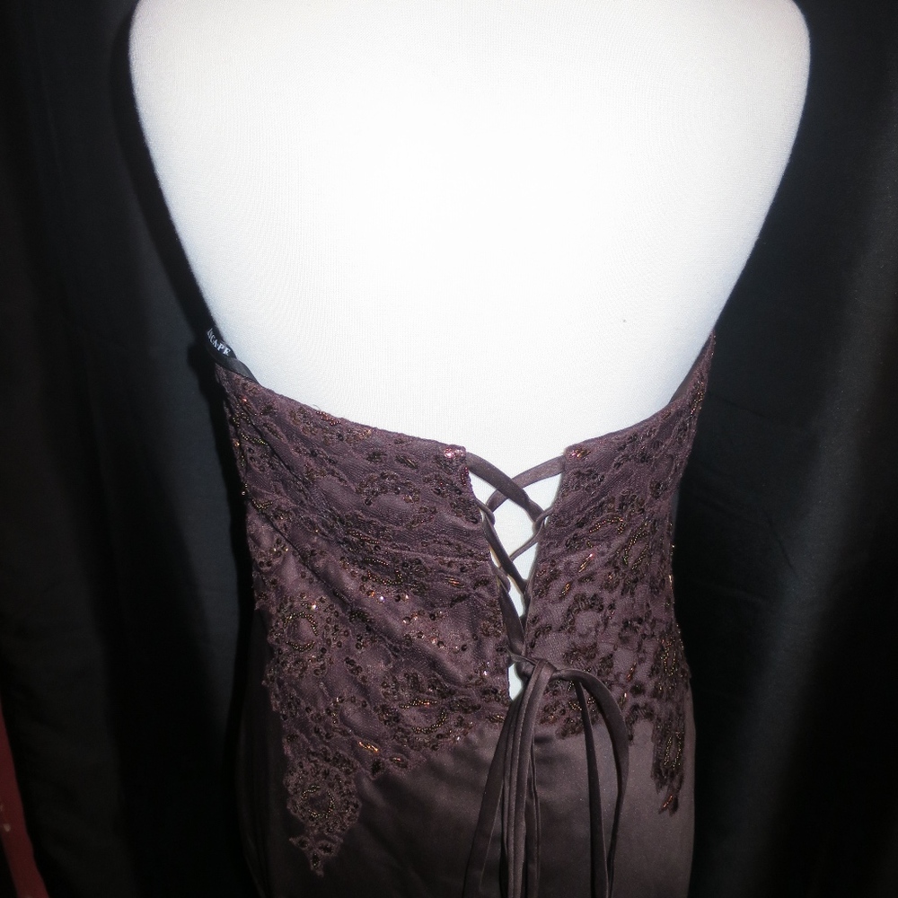 Gown - Picture 6 of 6